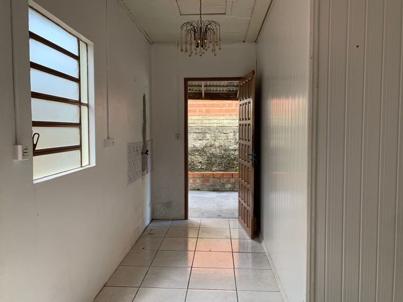 Casa com 2 quartos e 2 banheiros para alugar no bairro Centro, Parobe