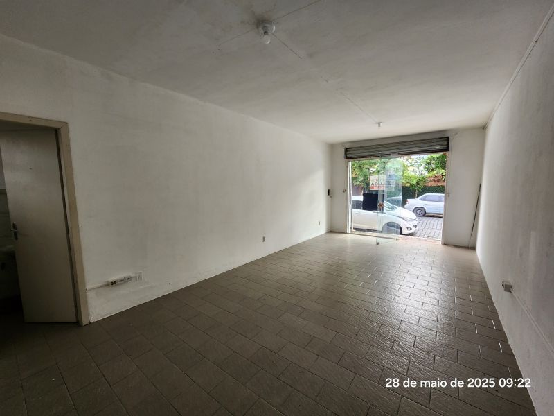Sala com 1 banheiro para alugar no bairro Centro, Taquara