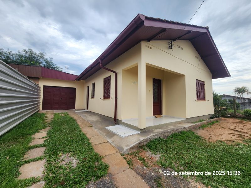 Casa com 2 quartos e 1 banheiro para alugar no bairro Santa Terezinha, Taquara