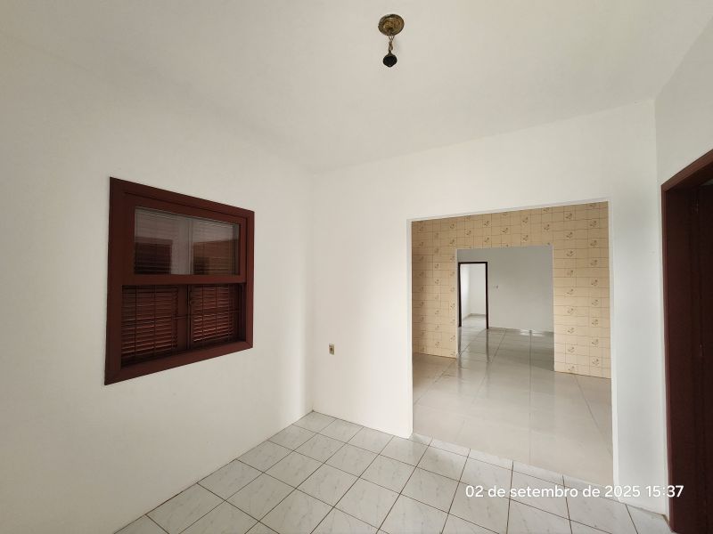 Casa com 2 quartos e 1 banheiro para alugar no bairro Santa Terezinha, Taquara