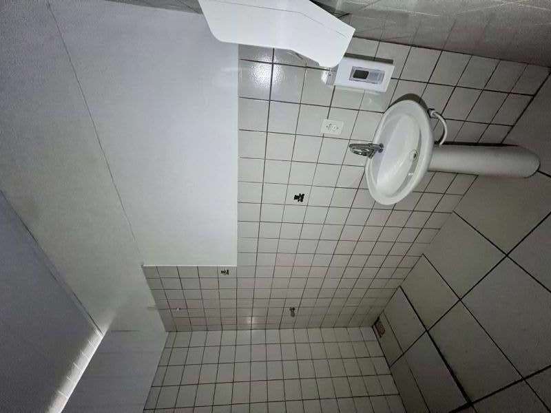 Sala com 2 banheiros para alugar no bairro Centro, Taquara