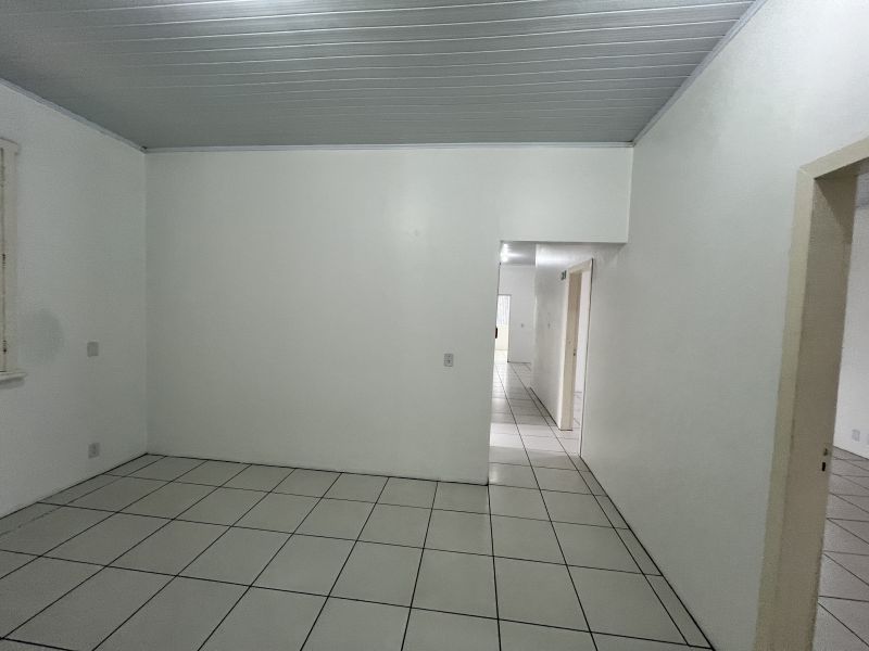 Sala com 2 banheiros para alugar no bairro Centro, Taquara