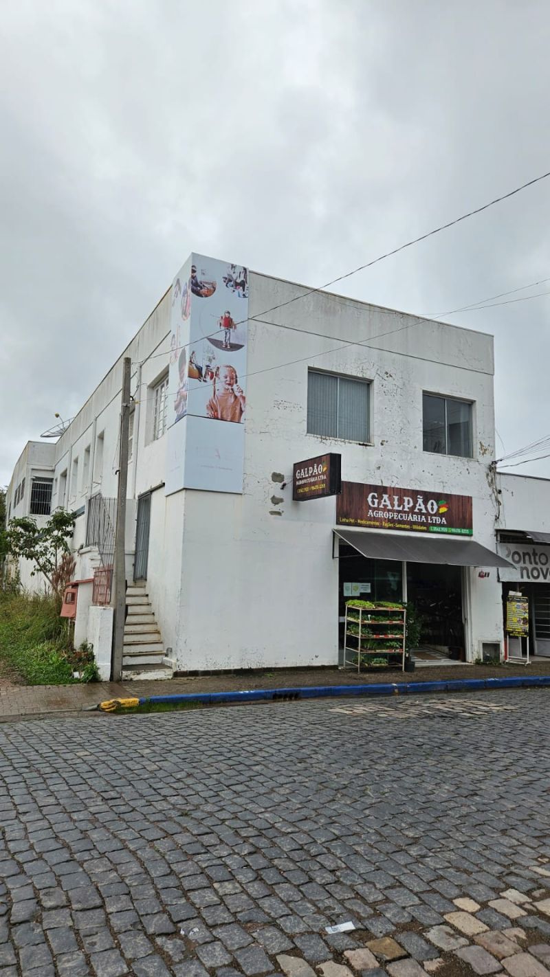 Sala com 2 banheiros para alugar no bairro Centro, Taquara