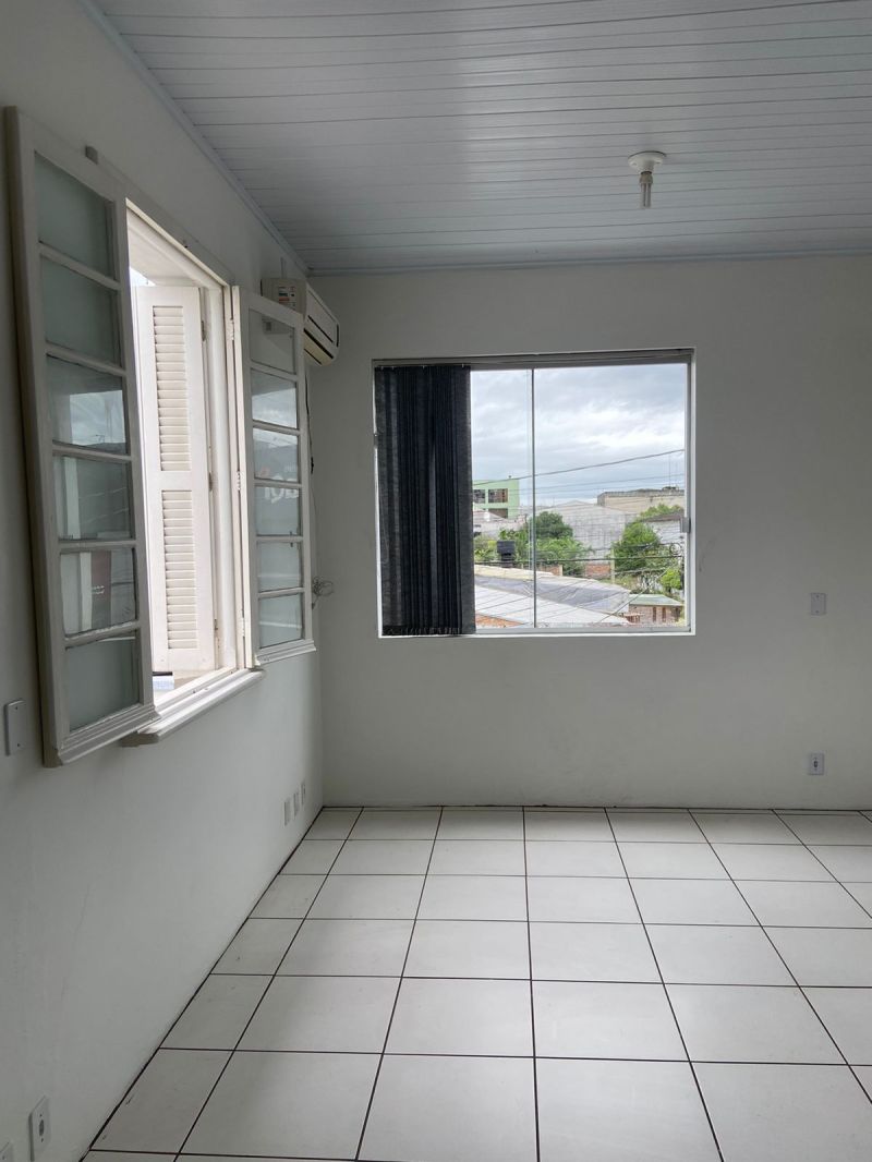 Sala com 2 banheiros para alugar no bairro Centro, Taquara