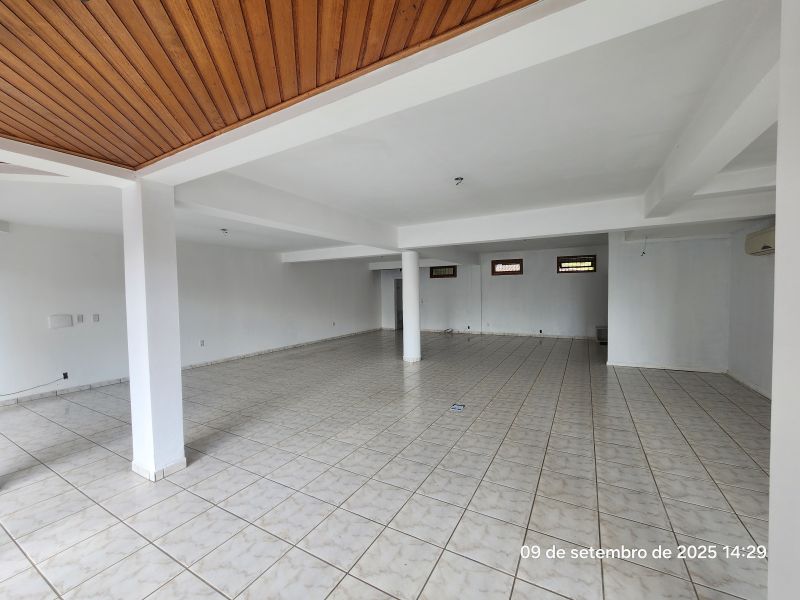 Sala com 1 banheiro para alugar no bairro Centro, Taquara