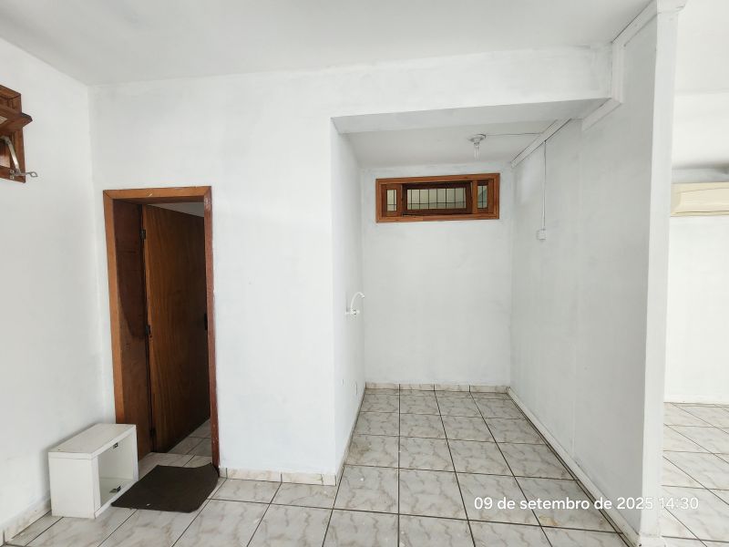 Sala com 1 banheiro para alugar no bairro Centro, Taquara