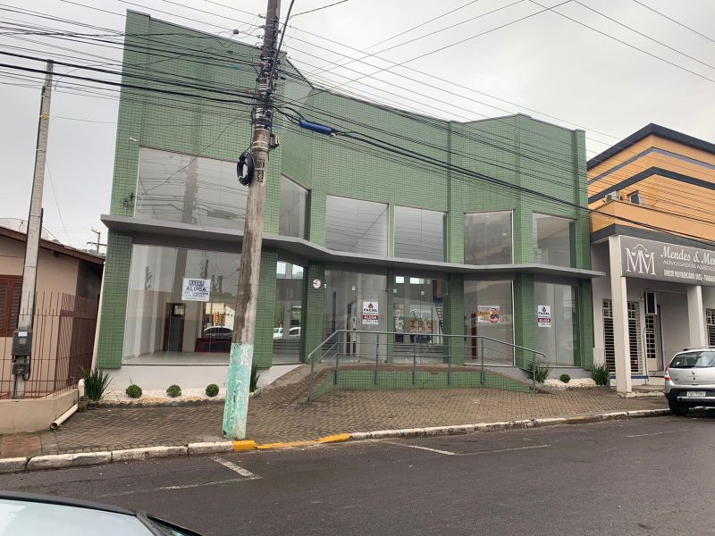 Sala com 3 banheiros e 217m² para alugar no bairro Centro, Parobe