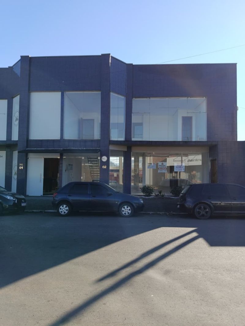 Sala com 3 banheiros e 217m² para alugar no bairro Centro, Parobe