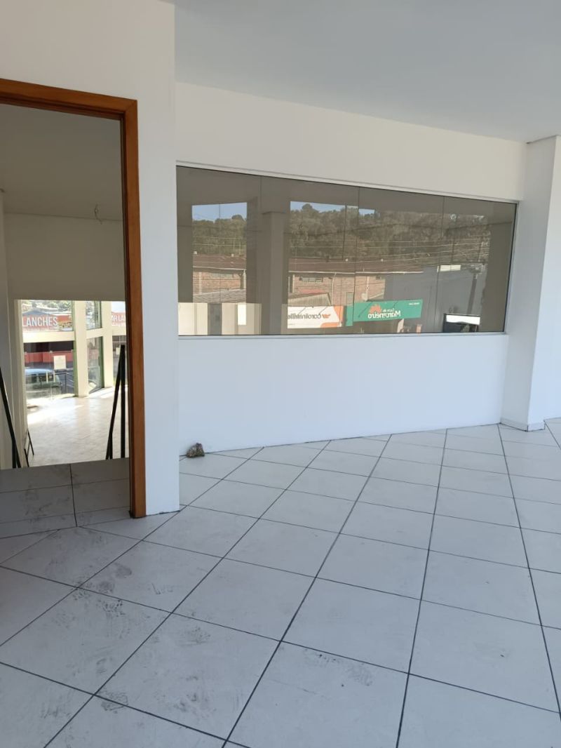 Sala com 3 banheiros e 217m² para alugar no bairro Centro, Parobe