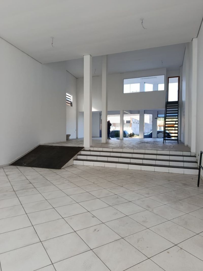 Sala com 3 banheiros e 217m² para alugar no bairro Centro, Parobe