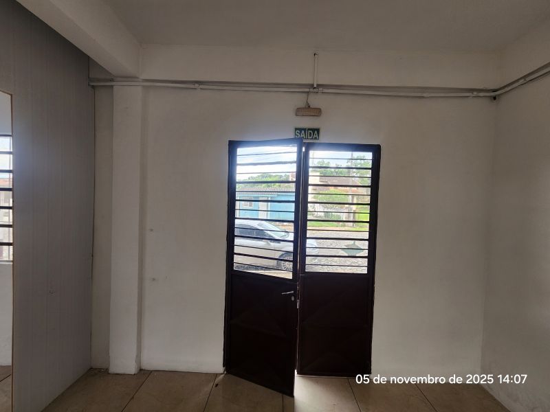 Prédio com 1 banheiro para alugar no bairro Santa Terezinha, Taquara