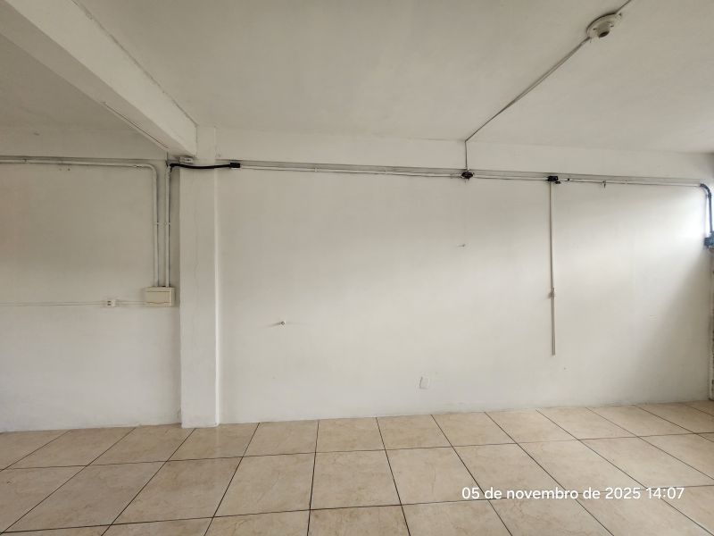 Prédio com 1 banheiro para alugar no bairro Santa Terezinha, Taquara