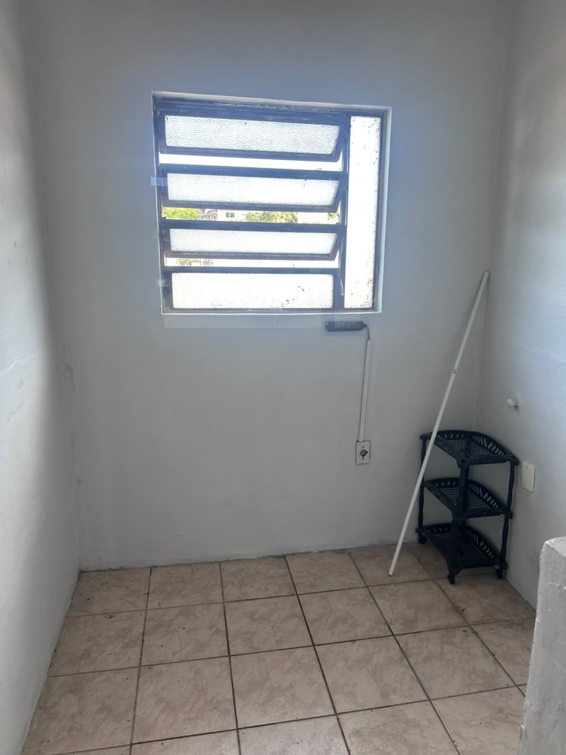 Apartamento com 3 quartos e 1 banheiro para alugar no bairro Centro, Parobe