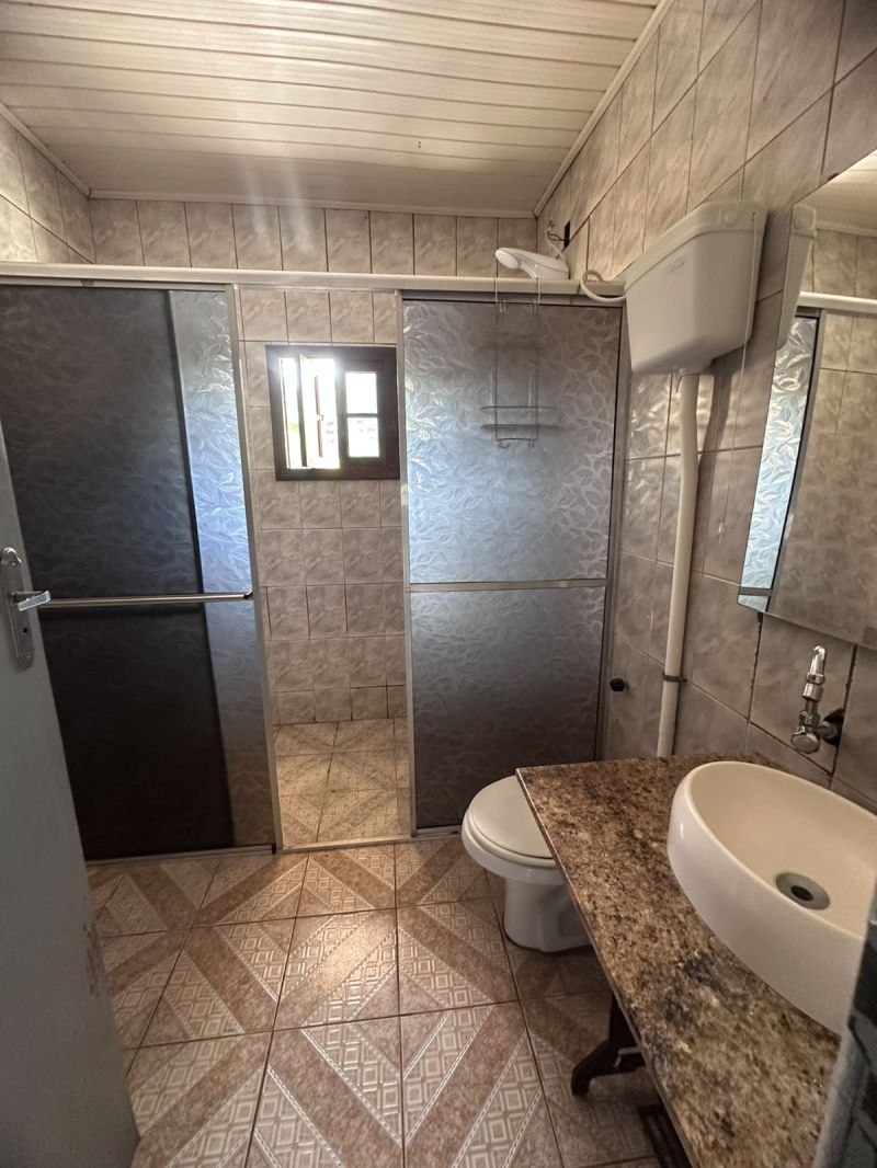 Apartamento com 3 quartos e 1 banheiro para alugar no bairro Centro, Parobe