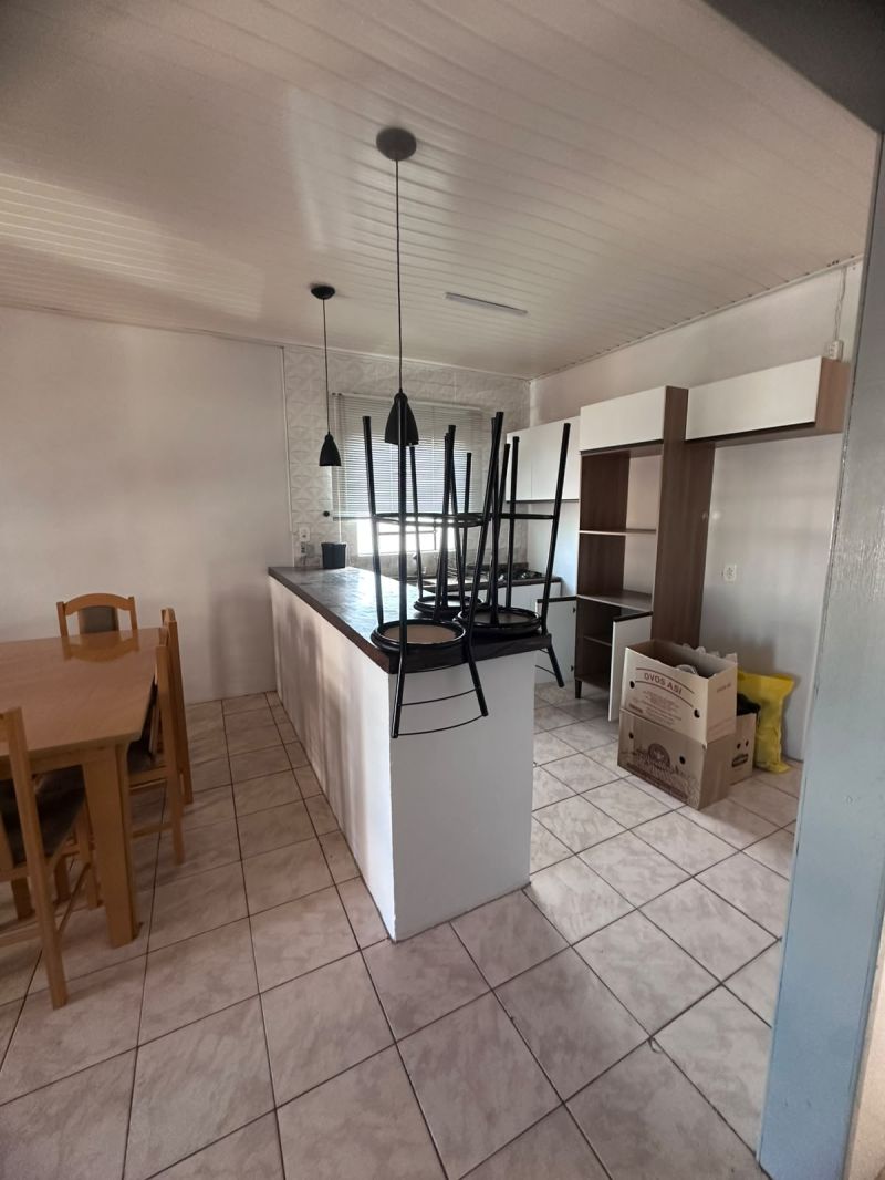 Apartamento com 3 quartos e 1 banheiro para alugar no bairro Centro, Parobe