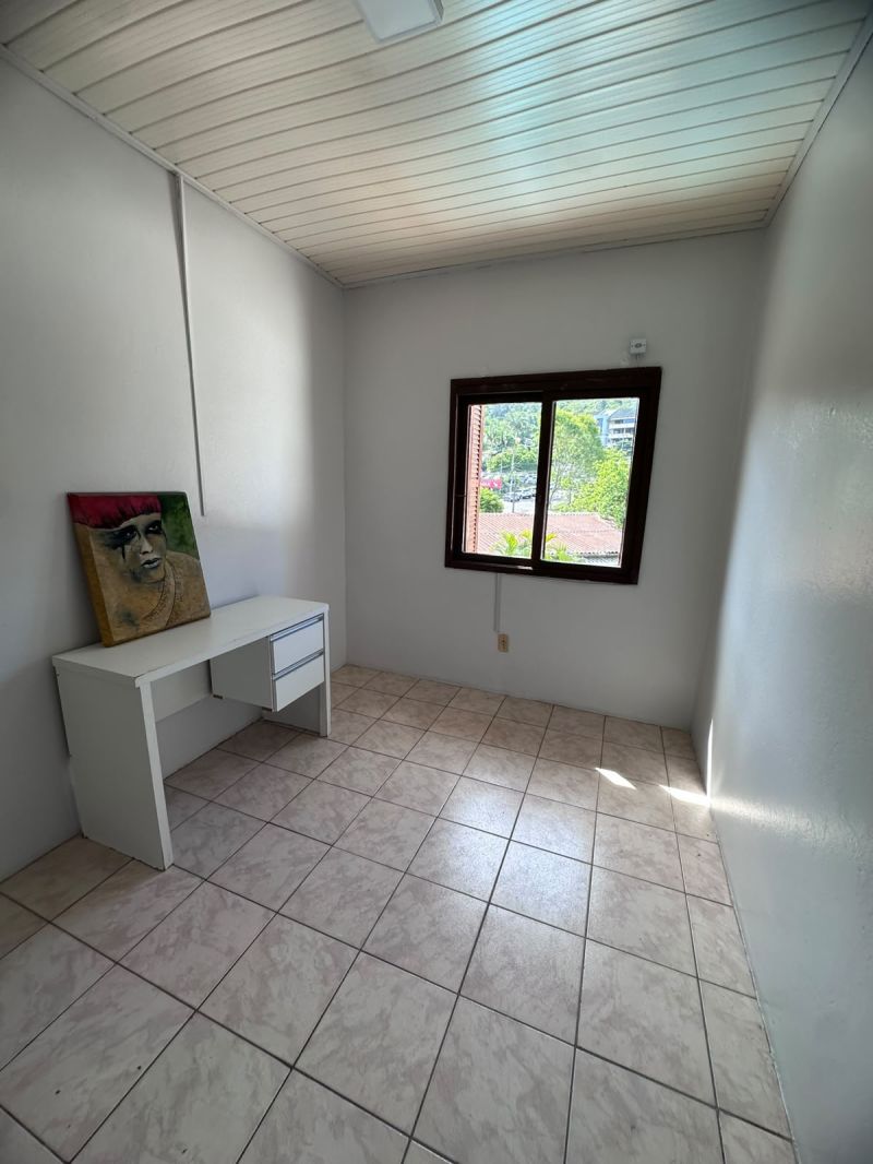 Apartamento com 3 quartos e 1 banheiro para alugar no bairro Centro, Parobe