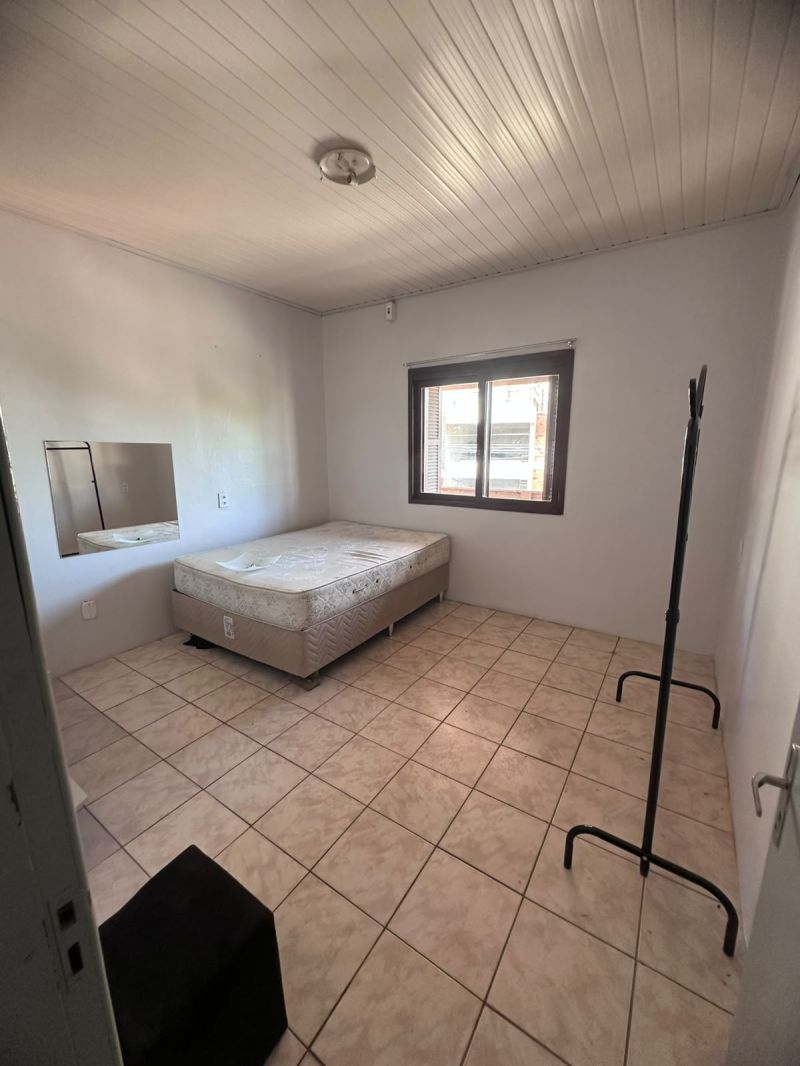 Apartamento com 3 quartos e 1 banheiro para alugar no bairro Centro, Parobe