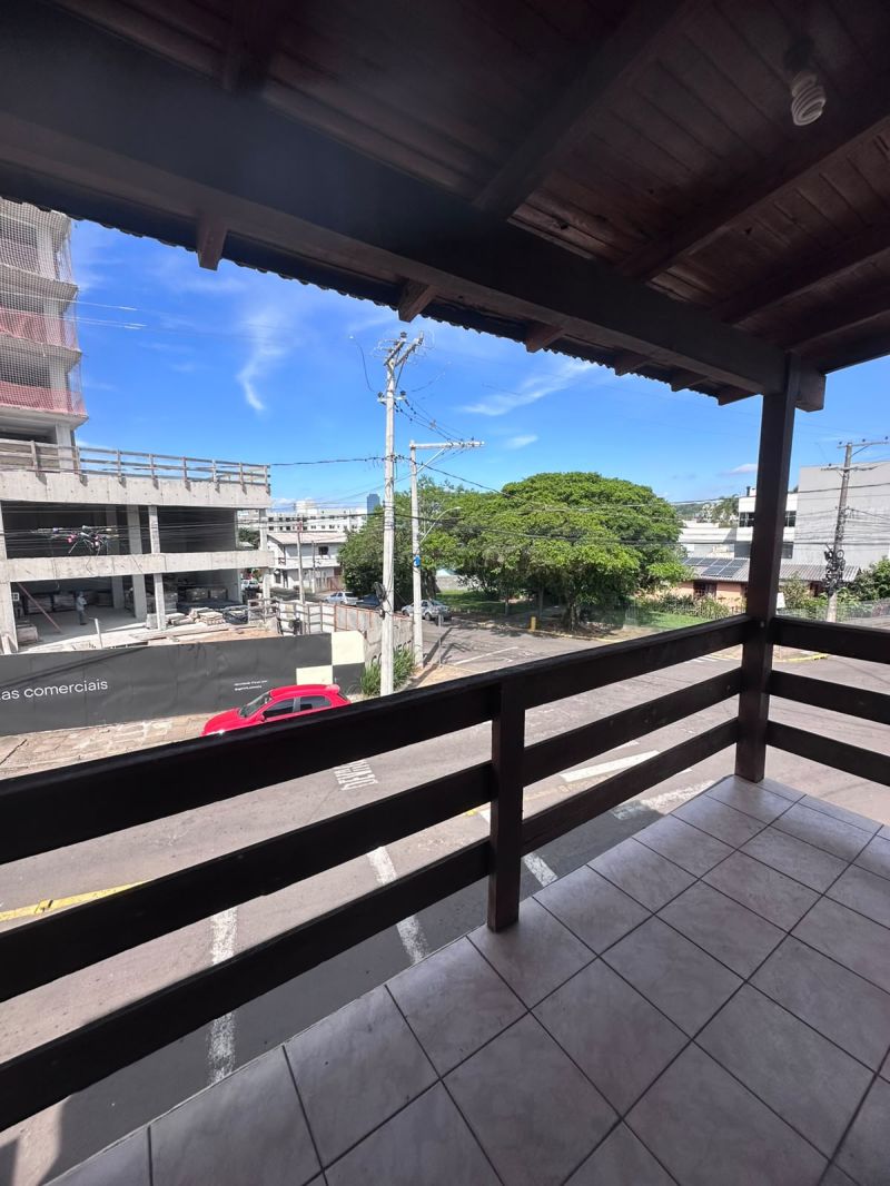 Apartamento com 3 quartos e 1 banheiro para alugar no bairro Centro, Parobe