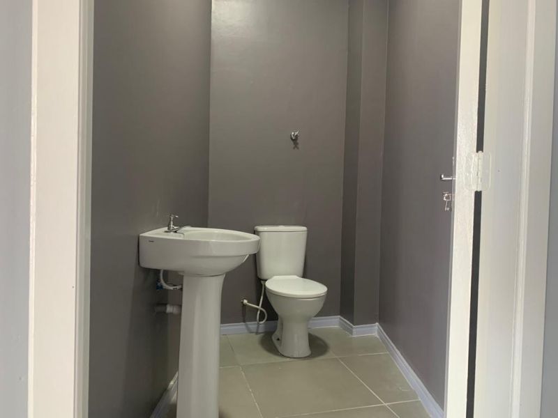 Sala com 4 banheiros e 260m² para alugar no bairro Centro, Parobe