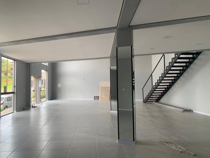 Sala com 4 banheiros e 260m² para alugar no bairro Centro, Parobe
