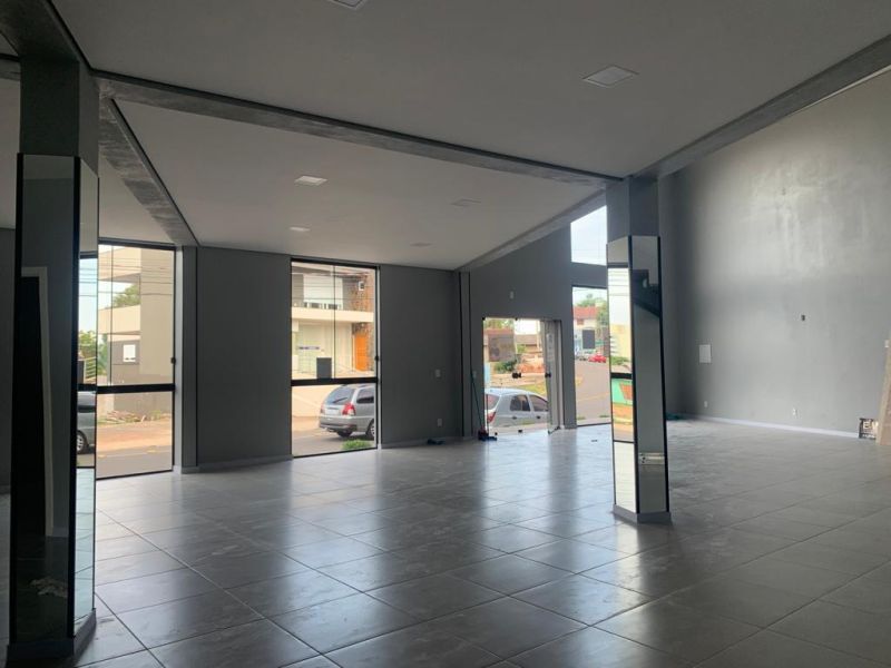 Sala com 4 banheiros e 260m² para alugar no bairro Centro, Parobe