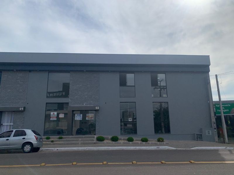 Sala com 4 banheiros e 260m² para alugar no bairro Centro, Parobe