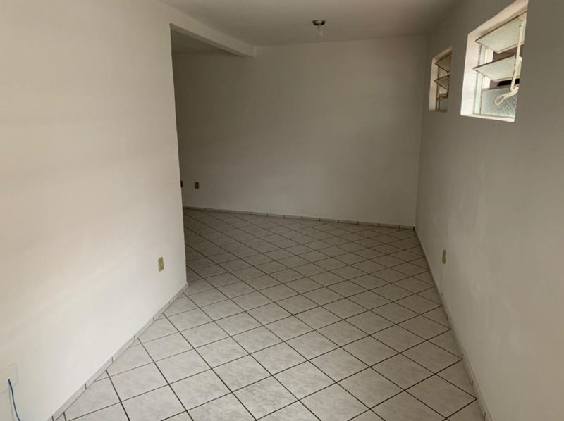 Kitnet para alugar no bairro Centro, Parobe