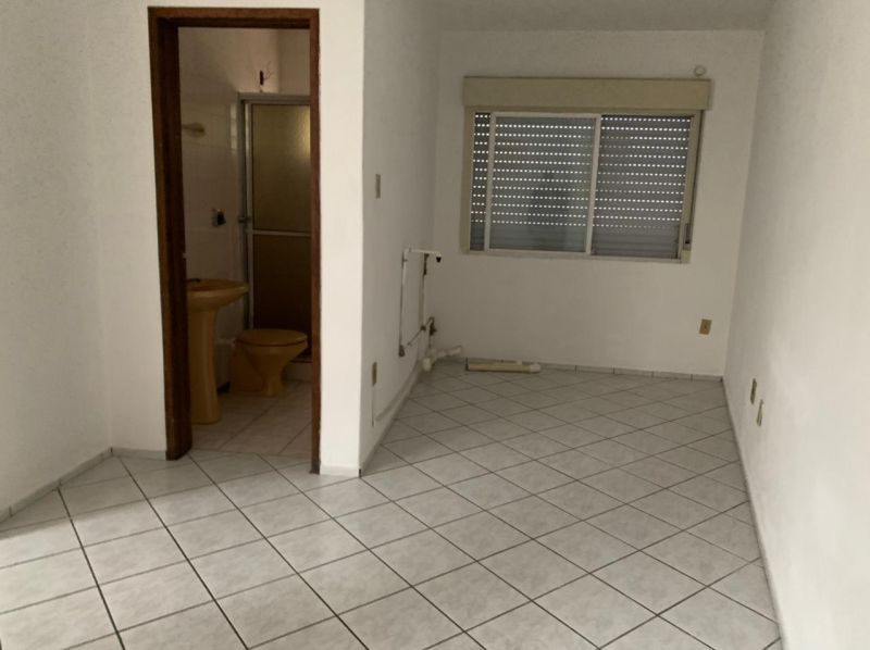 Kitnet para alugar no bairro Centro, Parobe