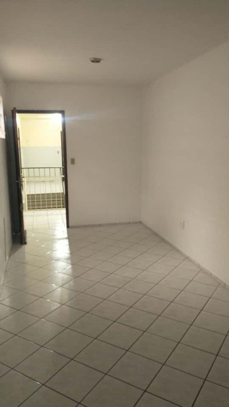 Kitnet para alugar no bairro Centro, Parobe