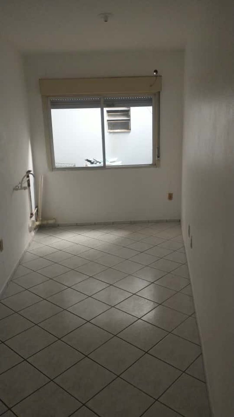 Kitnet para alugar no bairro Centro, Parobe