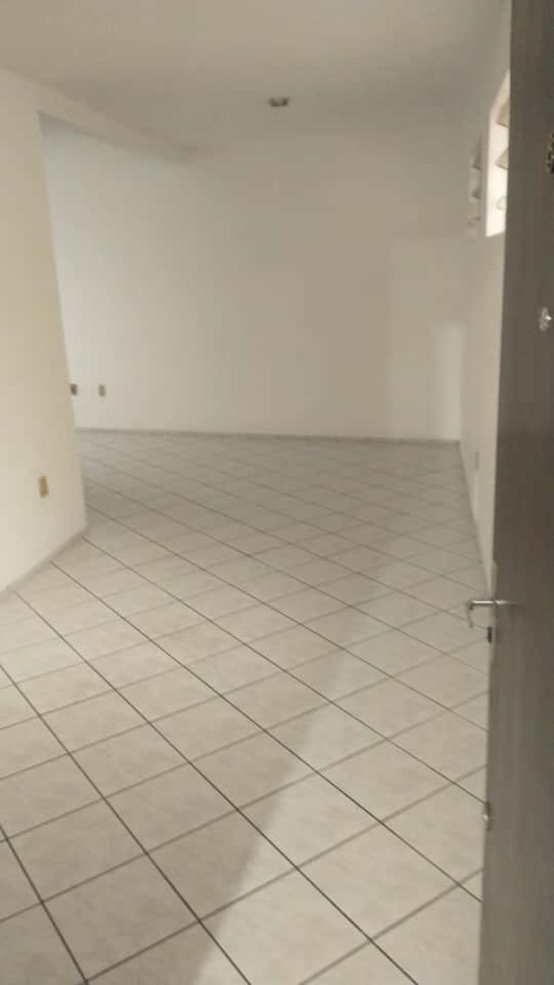 Kitnet para alugar no bairro Centro, Parobe