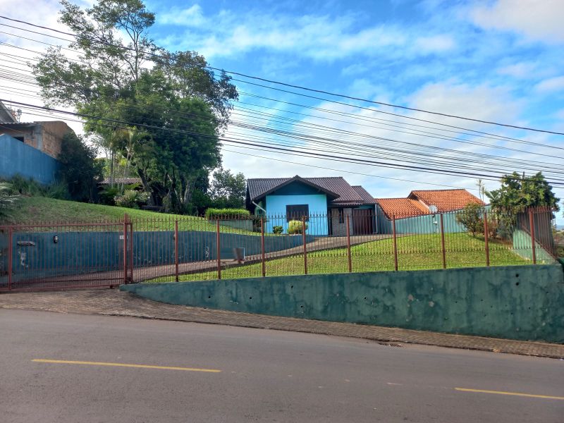 Casa com 3 quartos para alugar no bairro Santa Terezinha, Taquara