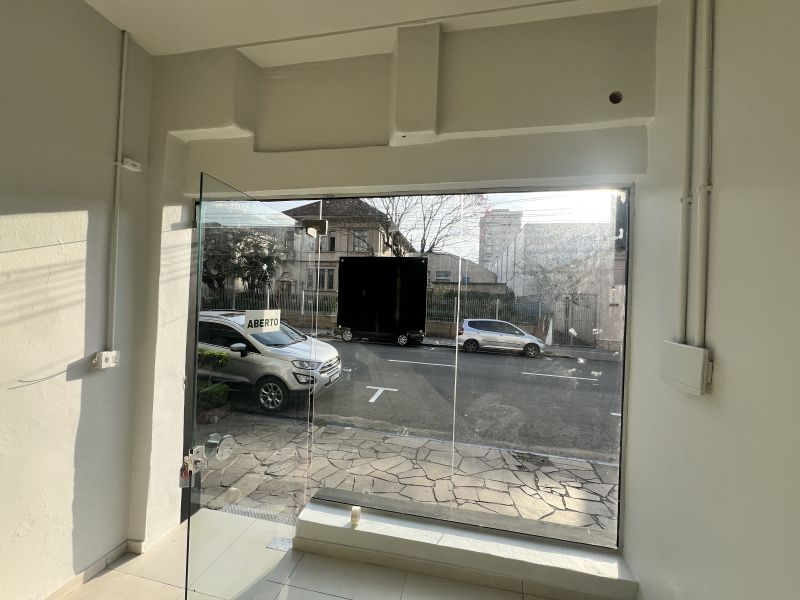 Sala com 1 banheiro para alugar no bairro Centro, Taquara