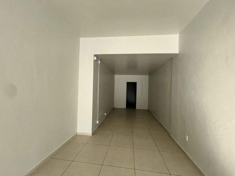 Sala com 1 banheiro para alugar no bairro Centro, Taquara