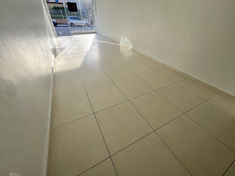 Sala com 1 banheiro para alugar no bairro Centro, Taquara