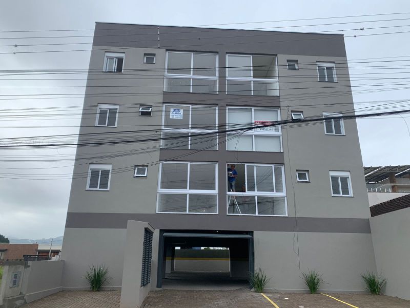 Apartamento com 3 quartos e 1 banheiro para alugar no bairro Guaruja, Parobe