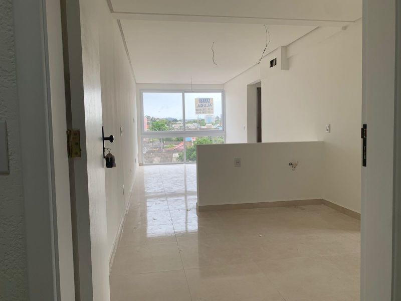 Apartamento com 3 quartos e 1 banheiro para alugar no bairro Guaruja, Parobe