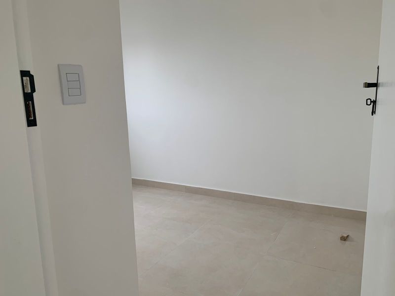 Apartamento com 3 quartos e 1 banheiro para alugar no bairro Guaruja, Parobe