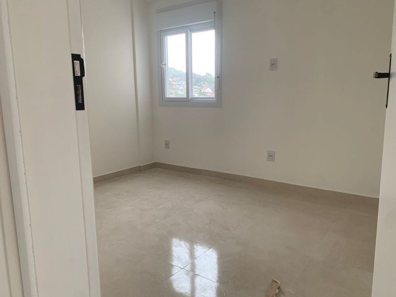 Apartamento com 3 quartos e 1 banheiro para alugar no bairro Guaruja, Parobe