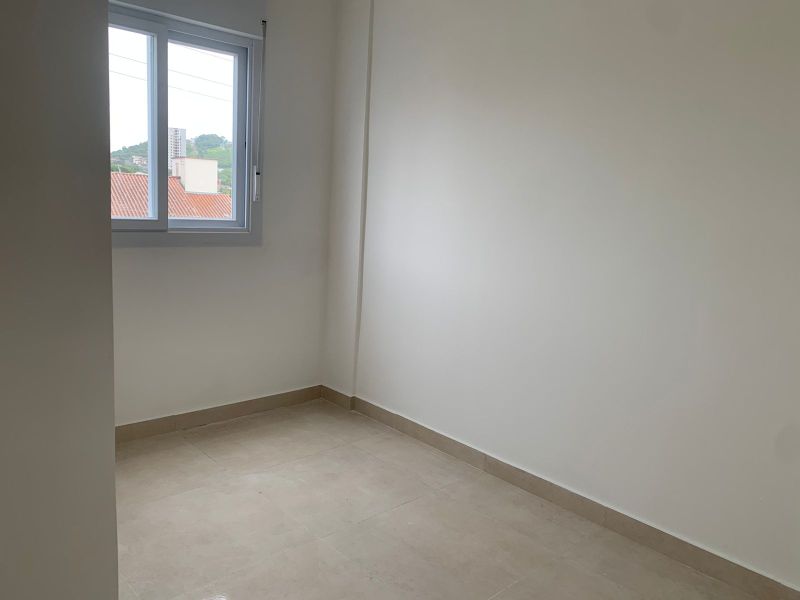 Apartamento com 3 quartos e 1 banheiro para alugar no bairro Guaruja, Parobe