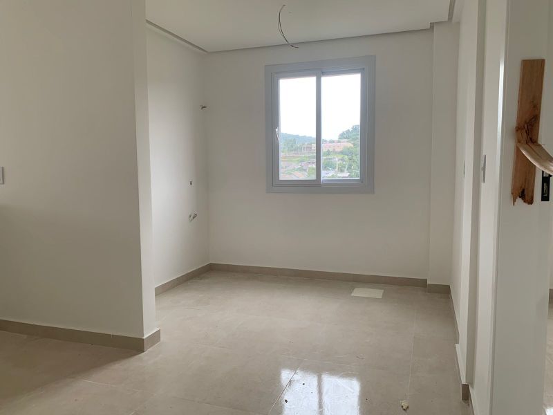 Apartamento com 3 quartos e 1 banheiro para alugar no bairro Guaruja, Parobe