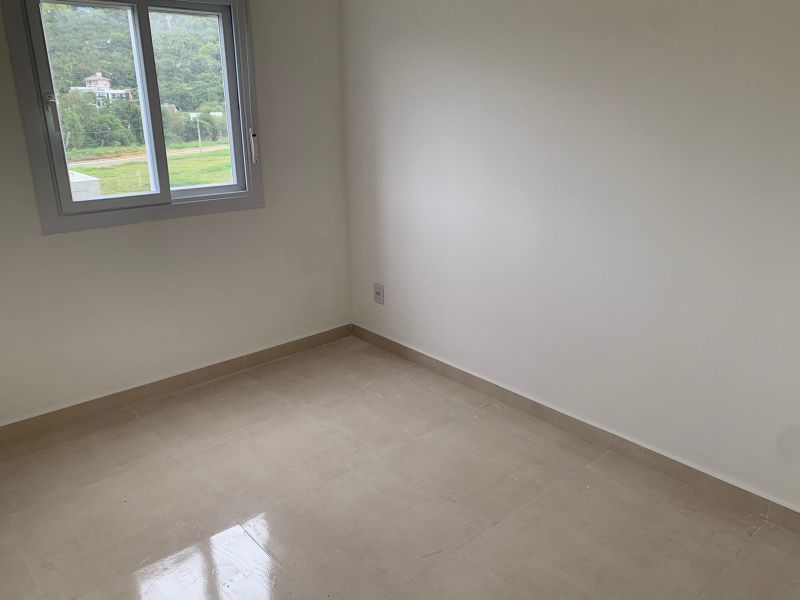 Apartamento com 3 quartos e 1 banheiro para alugar no bairro Guaruja, Parobe