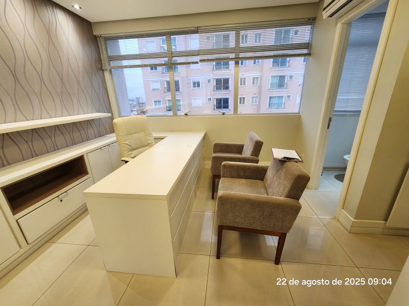 Sala com 1 banheiro para alugar no bairro Sagrada Familia, Taquara