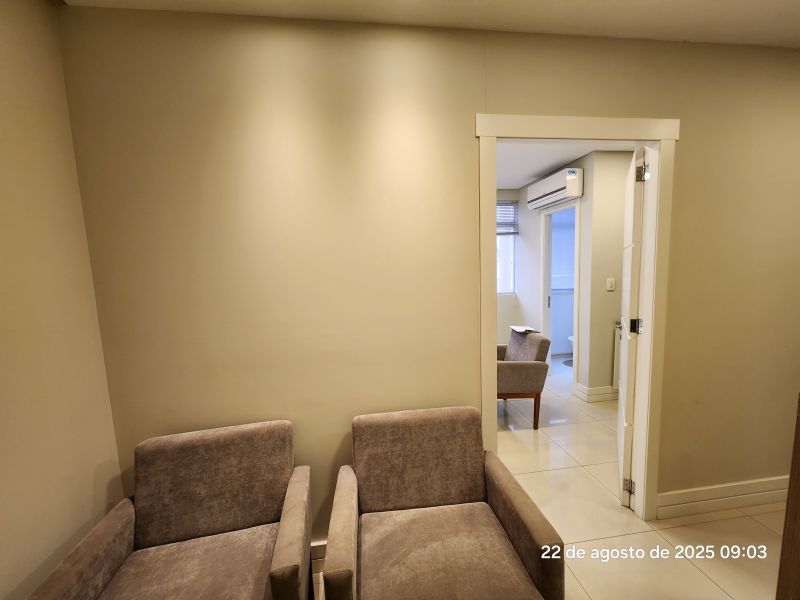 Sala com 1 banheiro para alugar no bairro Sagrada Familia, Taquara