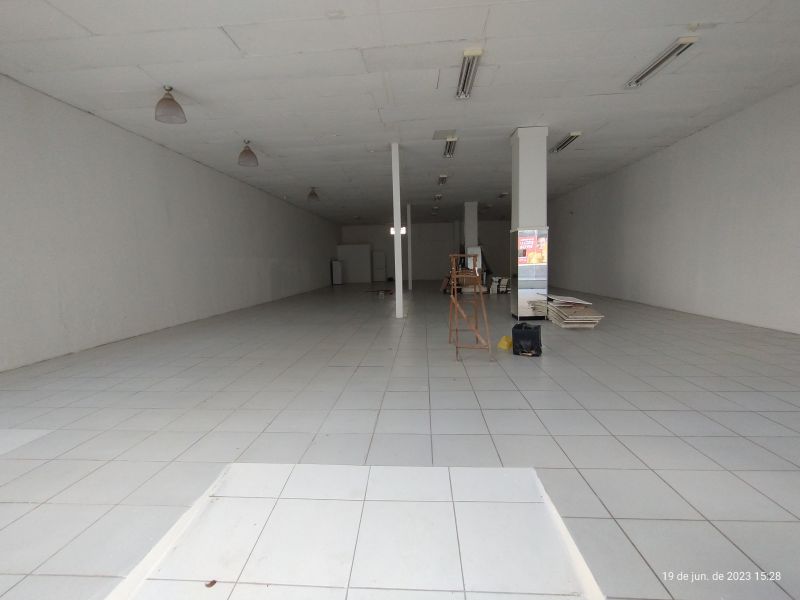 Sala com 1 banheiro para alugar no bairro Centro, Taquara
