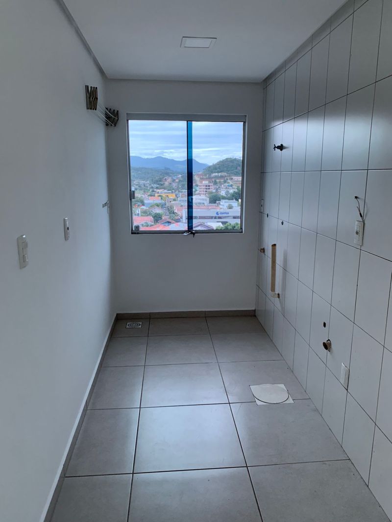 Apartamento com 2 quartos e 1 banheiro para alugar no bairro Centro, Parobe