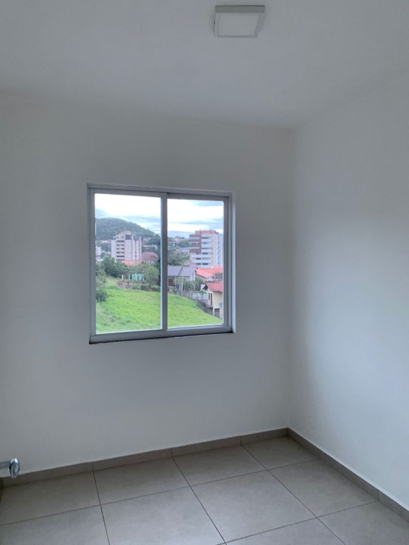 Apartamento com 2 quartos e 1 banheiro para alugar no bairro Centro, Parobe
