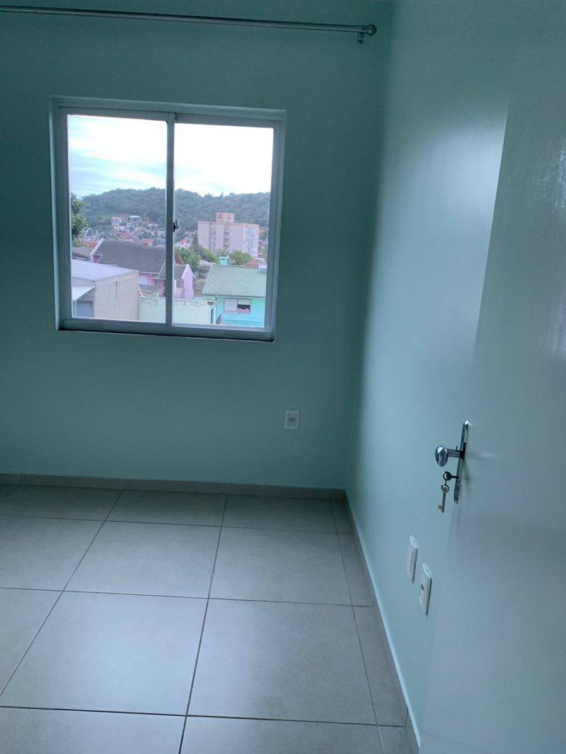 Apartamento com 2 quartos para alugar no bairro Centro, Parobe