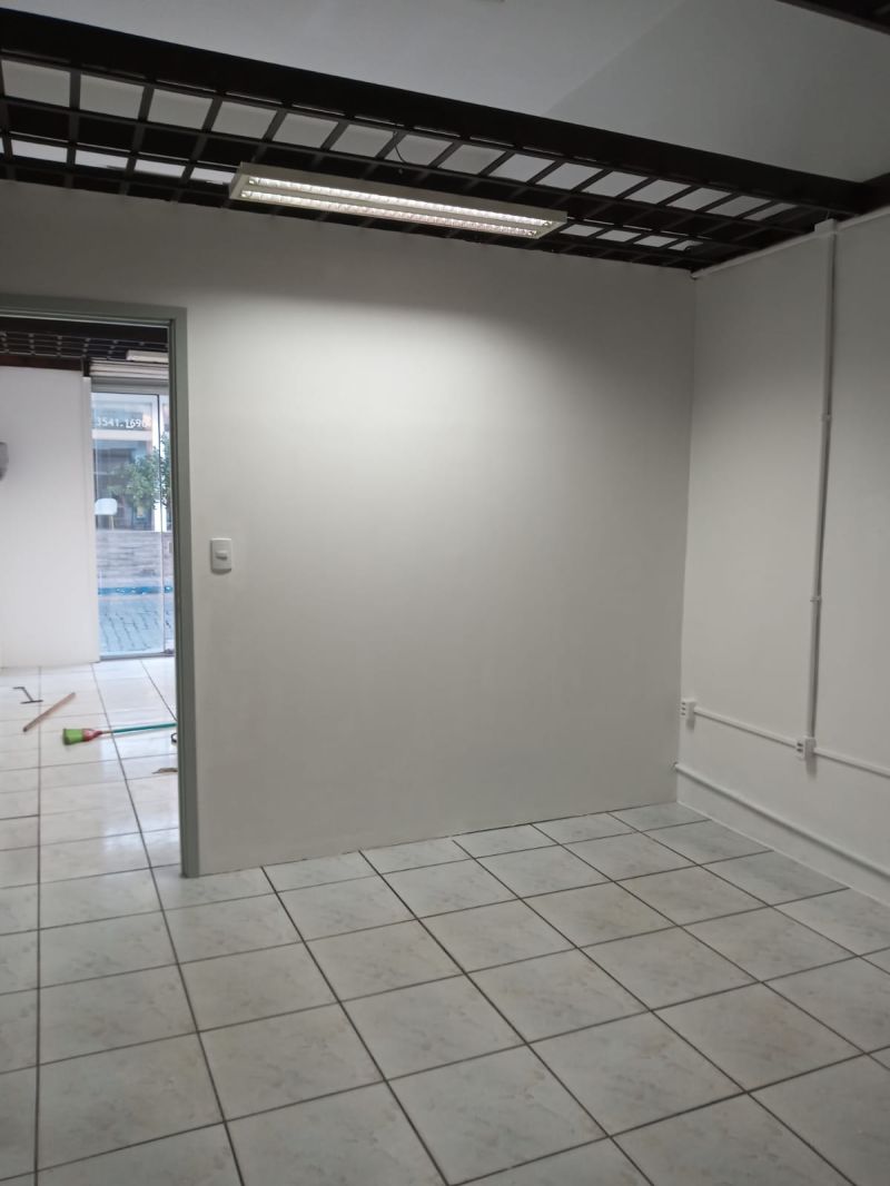 Sala com 1 banheiro para alugar no bairro Centro, Taquara