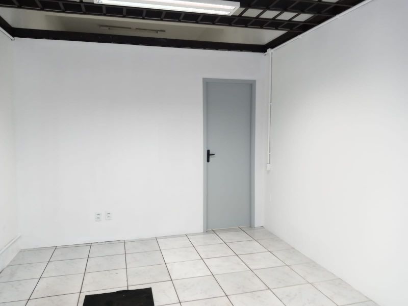 Sala com 1 banheiro para alugar no bairro Centro, Taquara